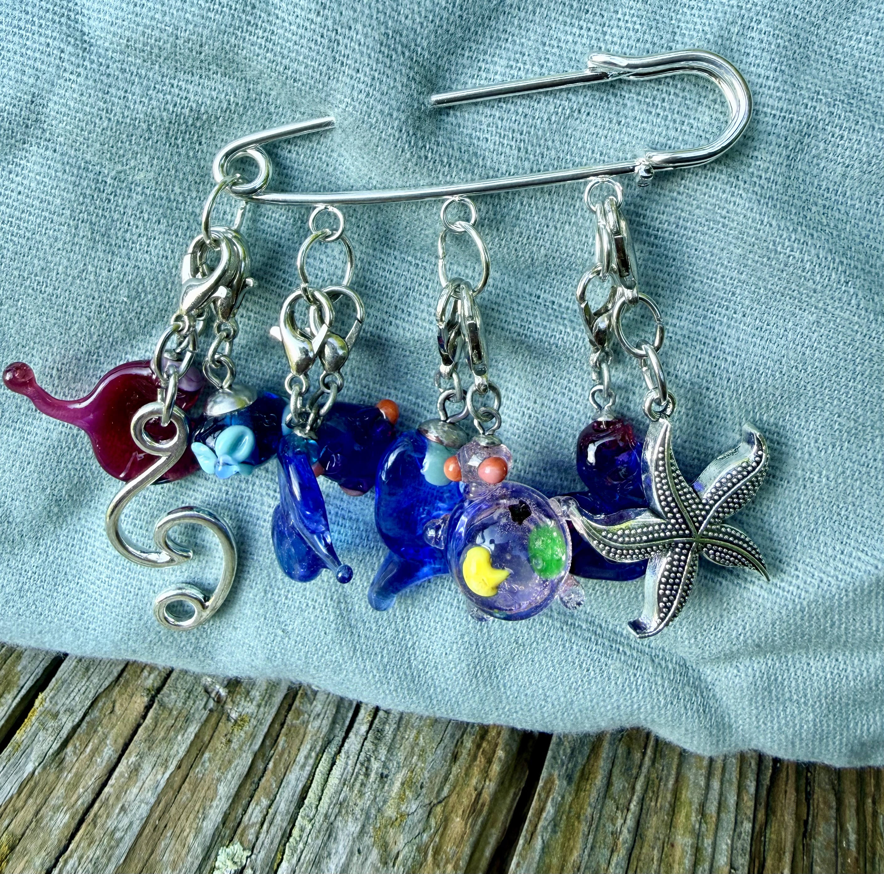 Broche “Bungelende boei”